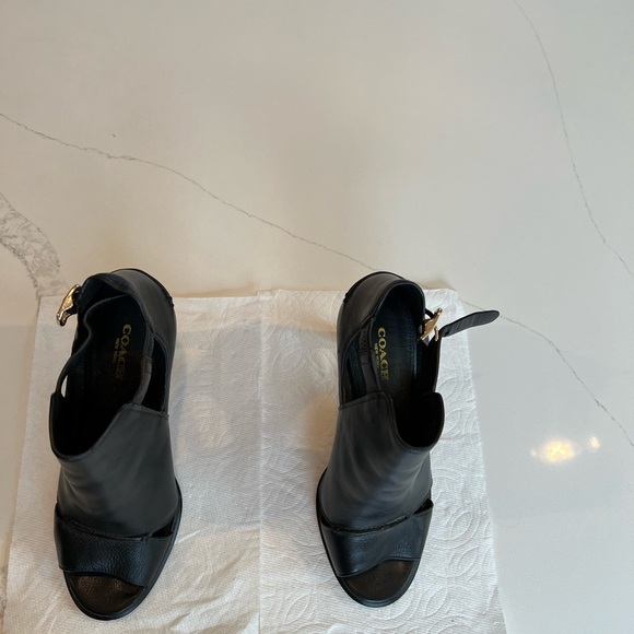 Coach Heels - Picture 4 of 4